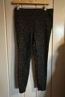 Loft never worn grey cheetah leopard print leggings size medium petite