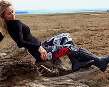 No•Mi•No•U NoMiNoU Raven Orca Capri Leggings