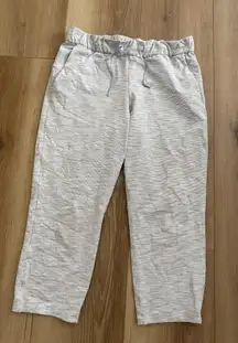 Lululemon Heather Gray Capri Straight Leg Pants Cropped Pull On Drawstring Size 8