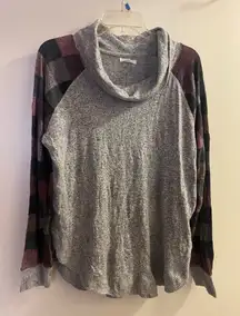 Maurices Womens Longsleeve Knit Top Long Sleeve Shirt M 46” Gray Plaid Sleeves