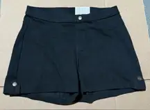 Women’s Hue Medium Black Chino Chic Shorts NWT