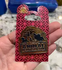 2018 Disneys Animal Kingdom Gold Lion King pin
