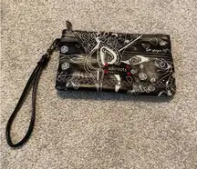 Sak roots‎ wristlet wallet rechargeable battery inside