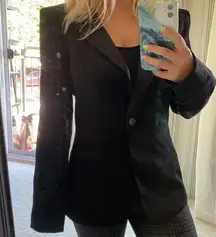 Squared shoulder black blazer