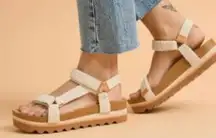 Reef NWOB REM High cushion platform sandals size 6