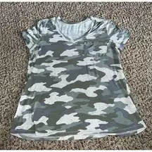 Favorite v‎ neck pocket tee camo size medium