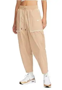 Nike Sportswear Essential Woven High-Rise Pants Sherpa detail