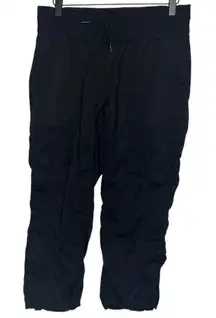 North Face Women's M Scrunch Side Hiking Cropped Pants Solid Black Sporty Gorpco