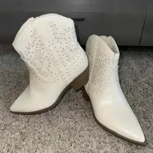 NEW a.n.a Woman's Mayan Stacked Heel Booties Crème Woman Size 7.5 Cowgirl Boots