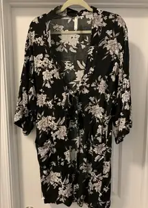 Spiritual Gangster Tie-Front 100% Rayon Kimono Size OS Flowy Sleeves