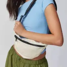 BAGGU Crescent Fanny Pack Bag In Ivory with Black Logo Strap, NWT! Sold Out!