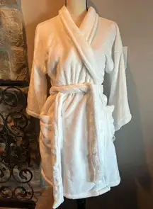 NWT Super Soft White Fluffy Robe