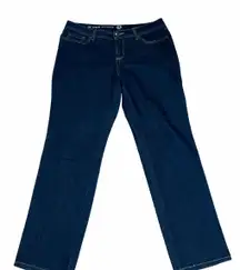 W62 Curvy Straight Jeans