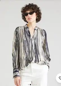 VOLUME-SLEEVE BLOUSE