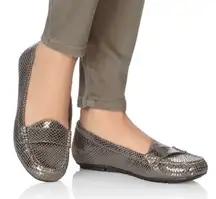 Vionic Chill Larrun loafers in gunmetal snake women’s Size 8