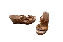 UGG  Mattie Leather Wedges Tan Size 8.5 Summer Boho Hippie Neutral Beach Vacation