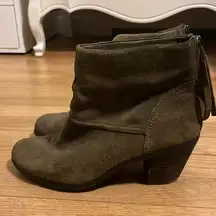 Sam Edelmon olive green size 9 booties with zipper