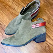 American Eagle woman’s olive green leather ankle boots 7.5