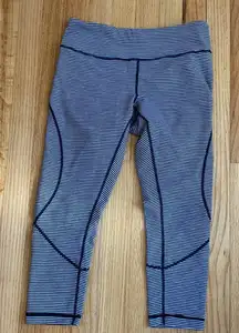 Zella crop leggings in black gray white parallel stripes flattering size‎ medium