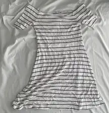 💖 4 for $25 sale 🎉 
Aeropostale Off the shoulder Striped dress