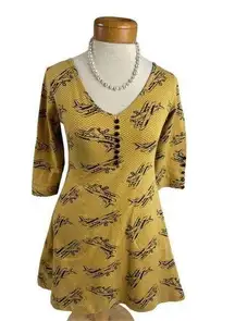 Effie’s Heart size small airplane print mustard
Yellow dress