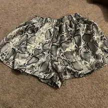 She + sky small Flowy shorts