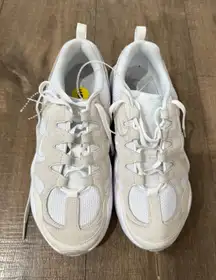 NWOB‎ Nike Zoom Seeker Women's Running Shoes White Beige DR9761-100 Size 9