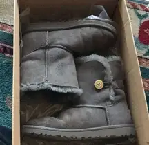 UGGS - short gray with button