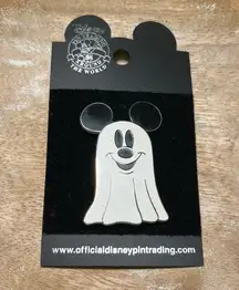 Disney NWT Mickey Mouse Halloween Ghost Trading Pin