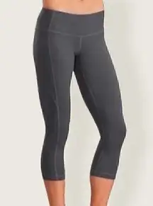 Athleta  Plus Size Revelation Capri Leggings Solid Dark Gray Athleisure Capris 1X