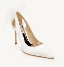 Badgley Mischka Kinsley Pointed Toe Bridal Shoes with Bows white silk SZ 9 NWOB