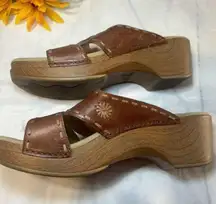 Dansko Womens Size 40 US 9.5/10 Brown Leather Wedge Sandals (qq)