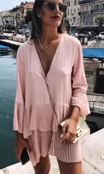 Zara NWOT Oversized Contrasting Tiered Pleated V-Neck Soft Pink Dress