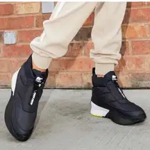 NWOB SOREL Out N About IV Puffy Lace-Up Waterproof Boot (Women). MSRP $150. Size 7