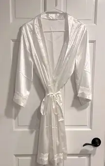 White Satiny Robe with Lace Detail Perfect for Brides Size Medium