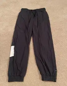 NIKE Swoosh Jogger Pants Size Small. Bin 9