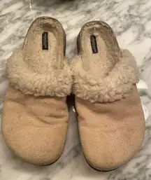 American Eagle fleece lined clogs size 8.5