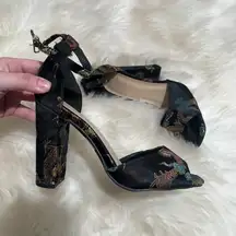 Fashion Nova New  Fabric Heels Size 7