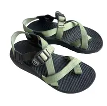 Women’s size 8 Z/2 Chaco in green adjustable strap toe classic outdoors sandal