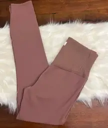 Vuori Ribbed Studio Leggings – High Rise – Size Small – 25” Inseam – Like New