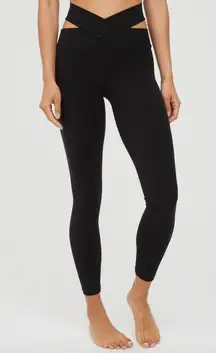 Offline  Black real me Hi-rise Cutout leggings