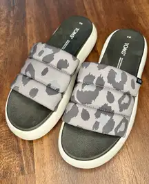 Toms Womens Mallow Cement XXL Abstract Leo Repreve Matte Woven Slide Sz 8 EUC!