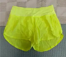 Lululemon Speed Up Mid-Rise Short 4"
Highlight Yellow
Size 4 Tall