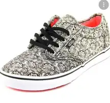 Vans Atwood low top skate shoes size 9