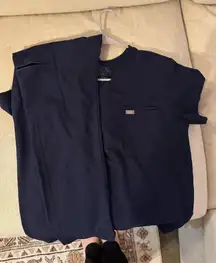 Men’s figs scrub set