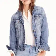 Classic Levi's Distressed Denim Trucker Jacket Size Large