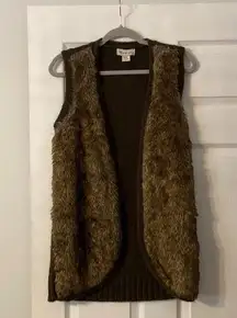 Ariat Women's  size M Faux Fur Open Front
Western Vest Brown