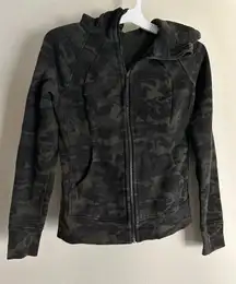Lululemon Women’s Scuba Full-Zip Hoodie Green Camo size 6