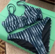 Cupshe Bikini 2 Piece Set Size S 34 A-B, Cup. With Padded breast Cups.