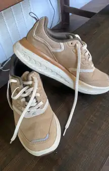 Tan Keen hiking tennis shoes 